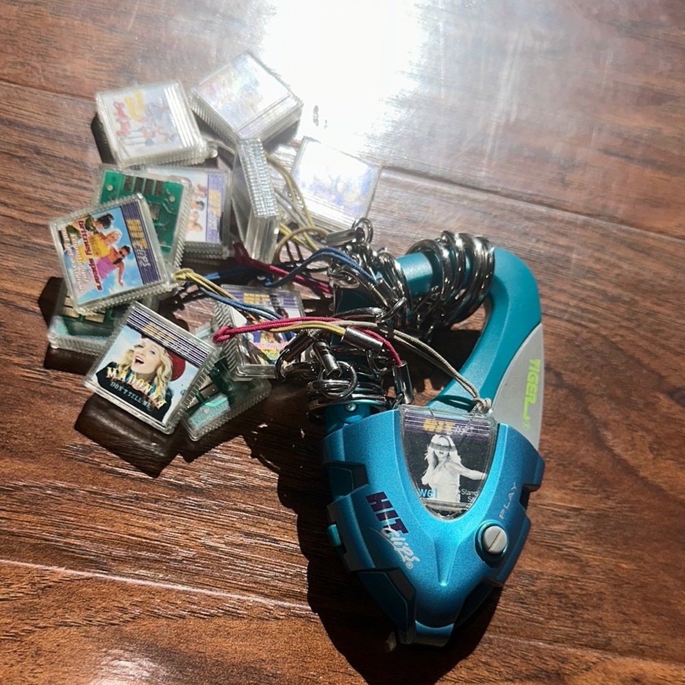 Blue HitClips Music Player with Keychain